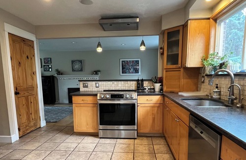 South Boulder House | Spacious and comfortable 5 bed, hot tub, home theater, fireplaces
