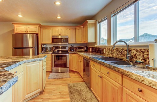Cottonwood Heights House | Spacious and sophisticated home w/private hot tub - close to skiing