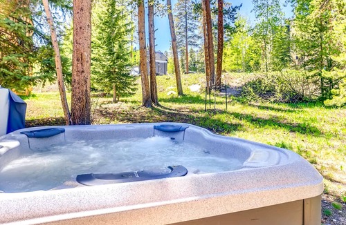 Park Forest Estates House | Spacious Breckenridge Home*2 Family Rooms*Hot Tub!