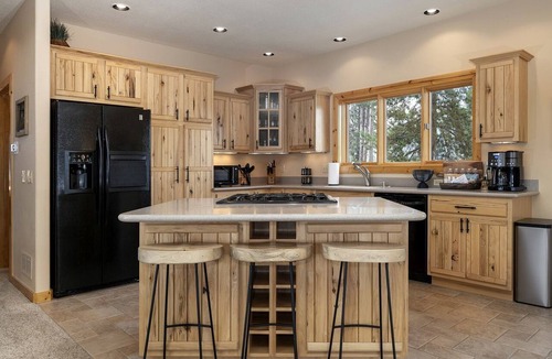 Grand Lake Cabin | Spacious Cabin with Foosball Table and Jacuzzi in Grand Lake, Colorado