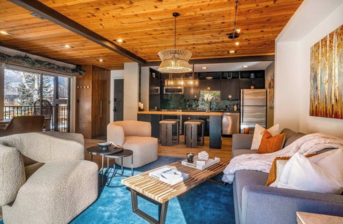 Downtown Apartment | Spacious & Central Aspen 1BR with AC!