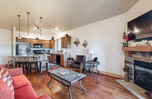 Bear Hollow Village Condo | Spacious condo w/community pool & hot tub, mountain views, centrally located