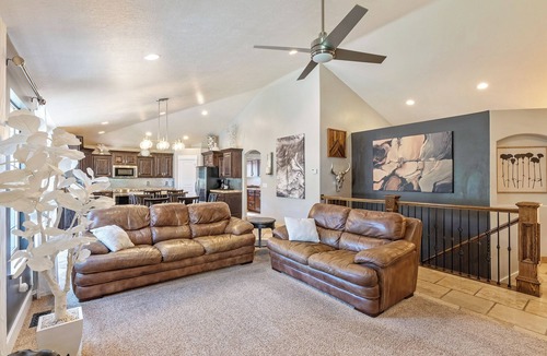 Orem House | Spacious cozy 6 bedroom just 20 minutes from Sundance Ski resort.