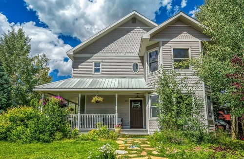 Crested Butte House | Spacious Delightful In-Town 6BD House, Guest BD/BA. June 30-July 30 2026 avail.
