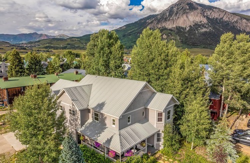 Crested Butte House | Spacious Delightful In-Town 6BD House, Guest BD/BA. June 30-July 30 2026 avail.