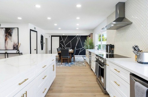 Westminster House | Spacious Designer Pool House in Heart of OC