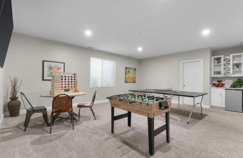 South Jordan House | Spacious Family Retreat Near Ski Resorts
