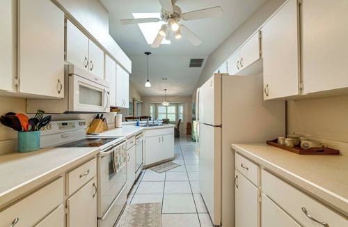 Hernando House | Spacious Hernando Home: Community Pool + Lake!