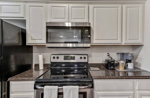 Orchard North Condo | Spacious Hillside Haven | Massage | Patio
