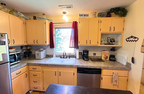 Dammeron Valley House | Spacious Home w/Room to Run!
