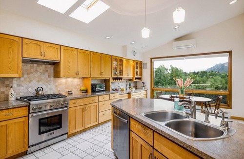 Wonderland Lake House | Spacious Home with Stunning Mountain Views, 10-min to Downtown