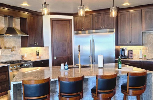 Fredonia House | Spacious Modern Home Near Zion & Grand Canyon