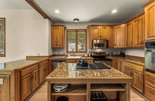 Blue River House | Spacious Mountain Home - 9 min to Downtown Breck