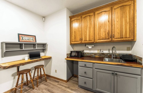 Blue River House | Spacious Mountain Home - 9 min to Downtown Breck