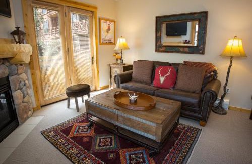 Copper Mountain Village Apartment | Spacious, Mountain Chic, Close to Ski Lift 1 bedroom - TM316