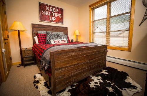 Copper Mountain Village Apartment | Spacious, Mountain Chic, Close to Ski Lift 1 bedroom - TM316