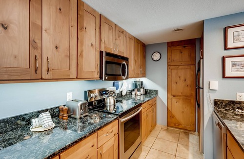 Lakeside Village Condo | Spacious Remodel, 4br, Minutes To Conf Center & Slopes! 4 Bedroom Condo by RedAwning