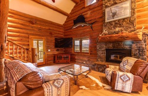 Glenwood Springs House | Spacious Rifle Cabin w/Deck + Mountain Views!