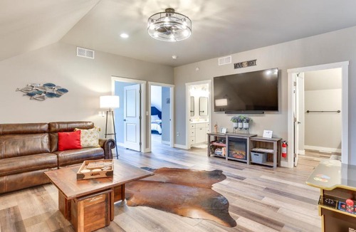 Spearfish House | Spacious, Rustic Spearfish Home: Walk to Downtown!