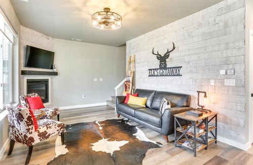 Spearfish House | Spacious, Rustic Spearfish Home: Walk to Downtown!