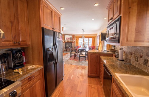 Mount Crested Butte Condo | Spacious ski in double condo prime base area location by Mountaineer Square.