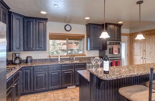 Bear Hollow Village Condo | Spacious Ski Retreat 5452 with Pool Hot Tub and Garage