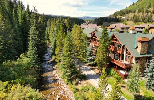 Copper Mountain Village House | Spacious Town Home, Short Walk to Lifts, Private Hot Tub - 144C