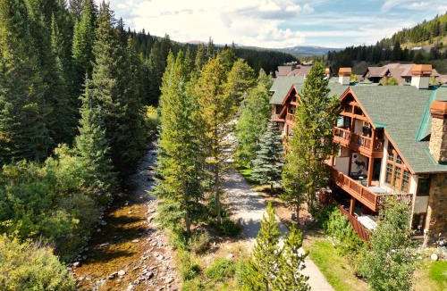 Copper Mountain Village House | Spacious Town Home, Short Walk to Lifts, Private Hot Tub - 144C