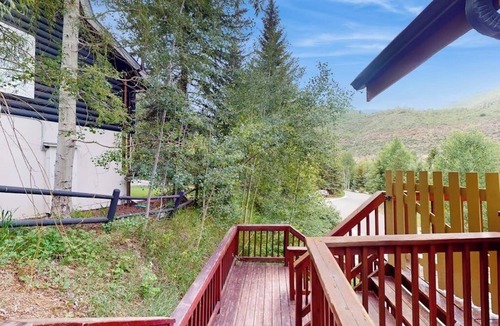 Intermountain Condo | Spacious West Vail condo near shuttle w/shared hot tub, washer/dryer
