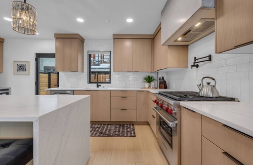North Park City House | SPARKLING NEW HOME in Historic Old Town. Hot Tub! Steps to Resort & Main Street