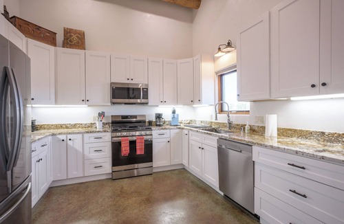 El Prado House | Spectacular mountain views from this near new home