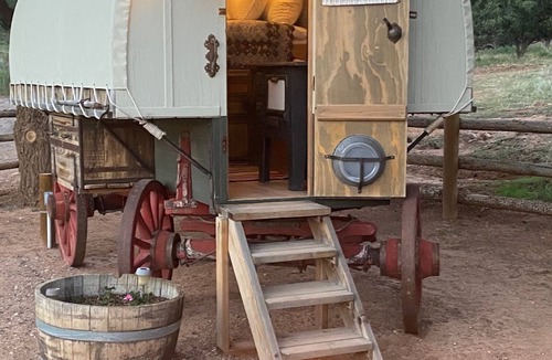 Grover Cabin | Spend a romantic night in a shepherds camp wagon