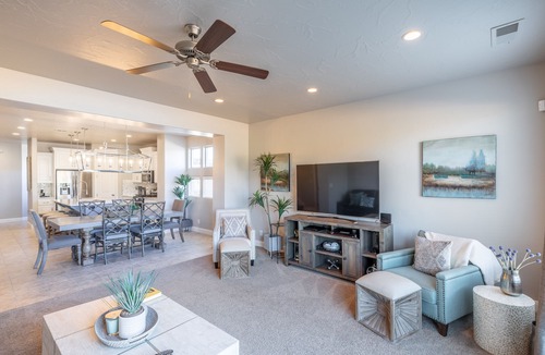 St. George Villa | Sprawling 4BR Sleeps 12 - Pool Table & Fire Pit