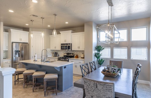 St. George Villa | Sprawling 4BR Sleeps 12 - Pool Table & Fire Pit