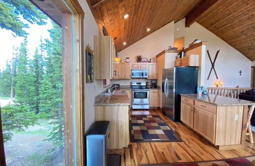 Valley of the Sun Cabin | Starlink & Panoramic Views at 11,362 Ft - Pet-Friendly, Fire Pit