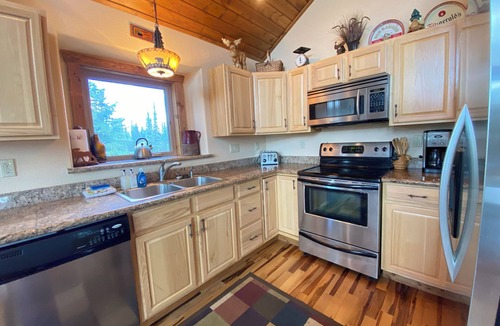 Valley of the Sun Cabin | Starlink & Panoramic Views at 11,362 Ft - Pet-Friendly, Fire Pit