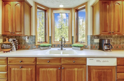 The Highlands House | Stay at Evergreen Lodge, a secluded home with a private hot tub!