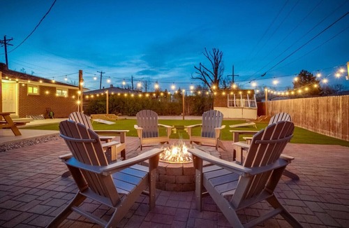 Arvada Plaza Area House | Stay Groovy | Turf Yard | Hot tub