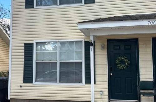 Tallahassee House | Stay in this bright 3/3 duplex just a minute from FSU and 5 minutes to the Capitol