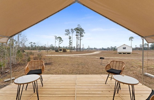 Wewahitchka Cabin | Stay & Paddle Free | Lakeside Glamping Retreat