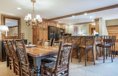 Avon Condo | Steps From Hiking - Outdoor Pool & Hot Tub - On Call Shuttle