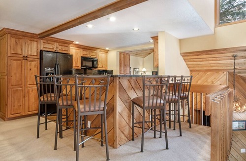 Avon Condo | Steps From Hiking - Outdoor Pool & Hot Tub - On Call Shuttle