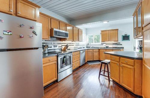 Grand Haven House | Steps to Dtwn & Coast Guard Festival! Family Haven