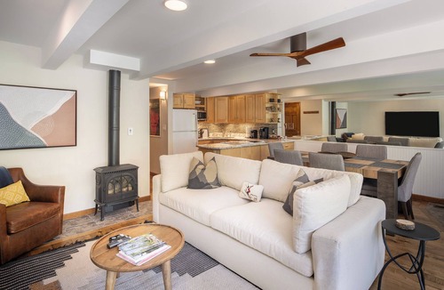 Aspen Condo | Steps to Gondola Mountain Views Private Parking Aspen Core 2BR Sleeps 6