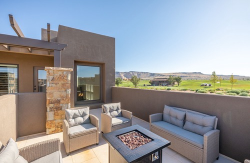 St. George Villa | Steps to Pool - 3BR Sleeps 10 on 18th w/Fire Pit