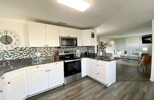 Pine Island House | Steps to the beach! Minutes to WEEKI WACHEE.