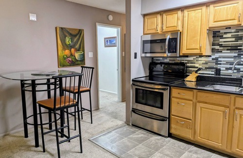Downtown Denver Condo | STUDIO 13 AMAZING VIEWS, KING-SIZE BED, POOL, GYM, GREAT LOCATION