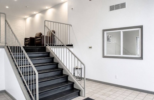 Springdale Hotel | Studio Lodge Springdale Cincinnati