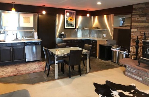 Lower Arapahoe House | Studio overlooking Boulder, minutes to downtown