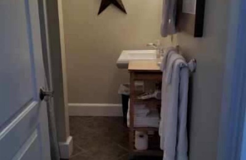 Edgecomb Cottage | Studio with kitchen & balcony Sheepscot Harbour Studio #215